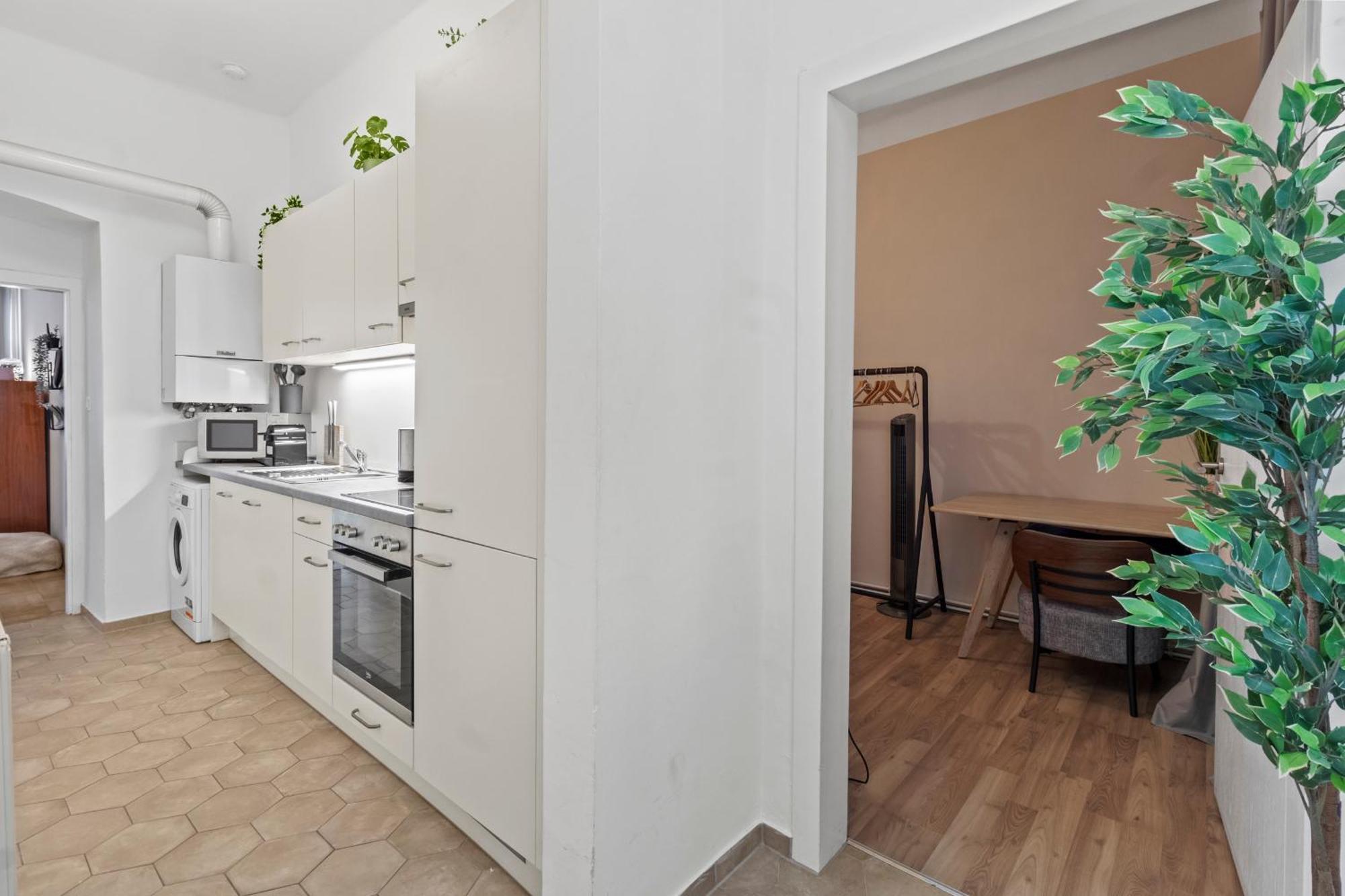 Spacious 2 Bedroom I 2 Minutes To Metro And Train Station * Wien