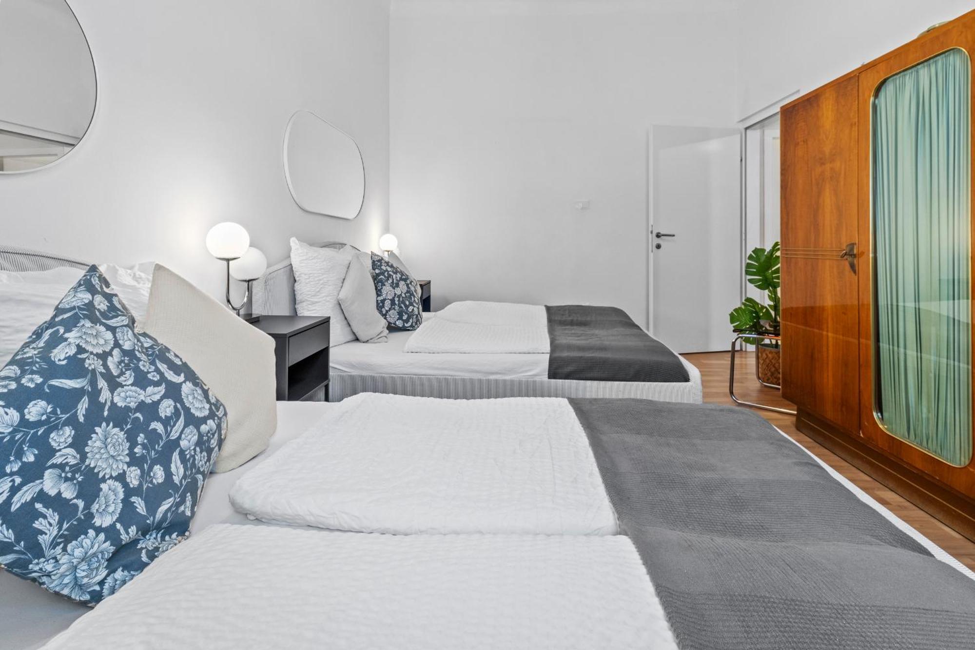 Apartment Spacious 2 Bedroom I 2 Minutes To Metro And Train Station Wien