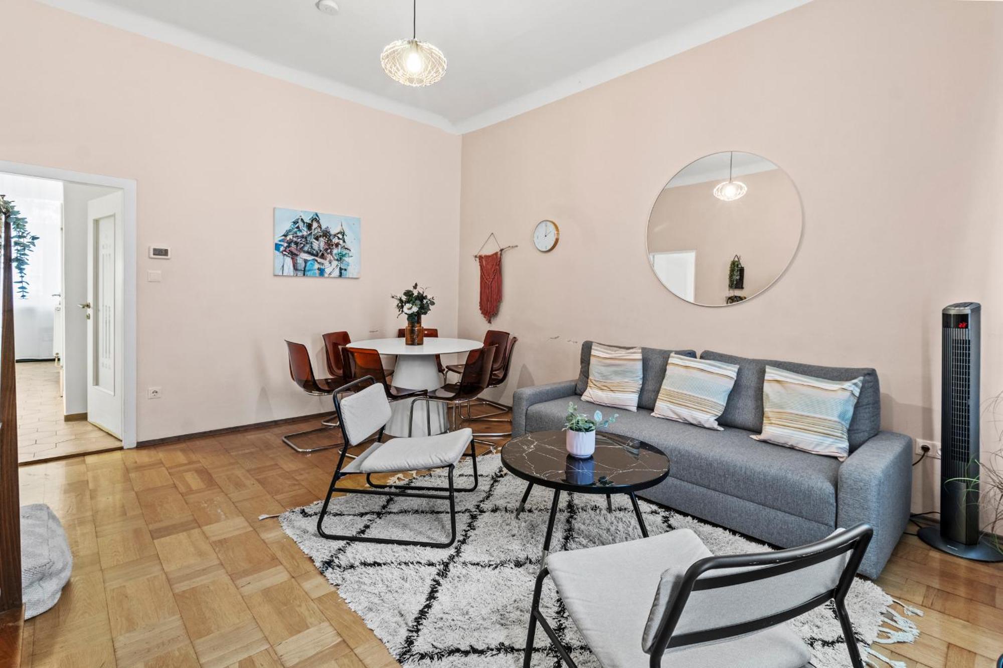 Spacious 2 Bedroom I 2 Minutes To Metro And Train Station Wien