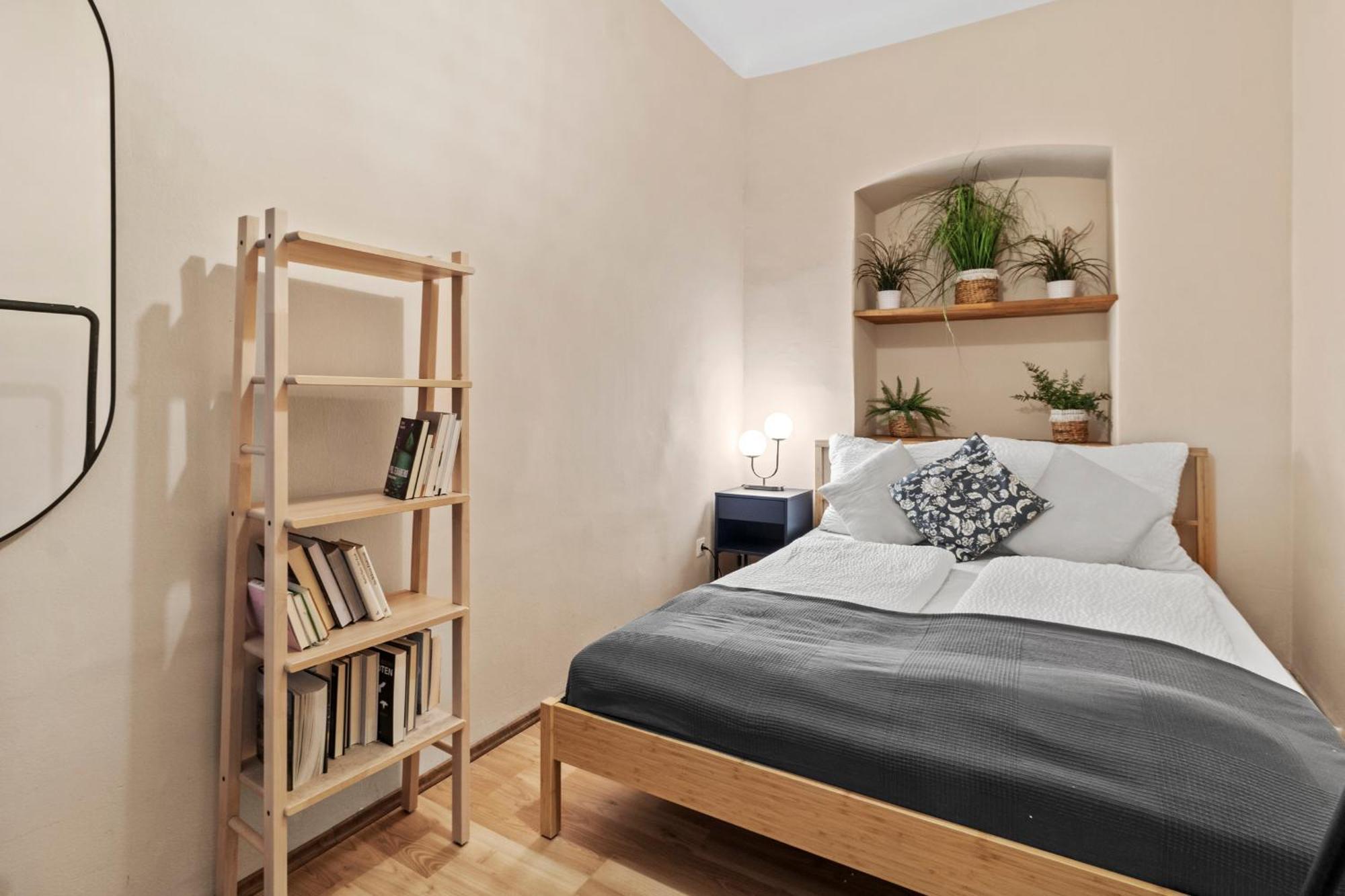 Spacious 2 Bedroom I 2 Minutes To Metro And Train Station Apartamento